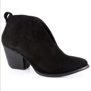 Corkys holiday front v boot